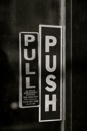 Door_with_both_push_and_pull_signs