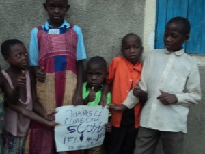 Uganda children with type 1 diabetes holding up a sign "thanks for the connection, Scott"